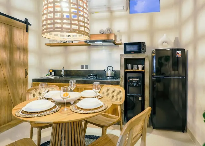 Alaya Homes D - Chic Japandi Loft In アパート スミニャック